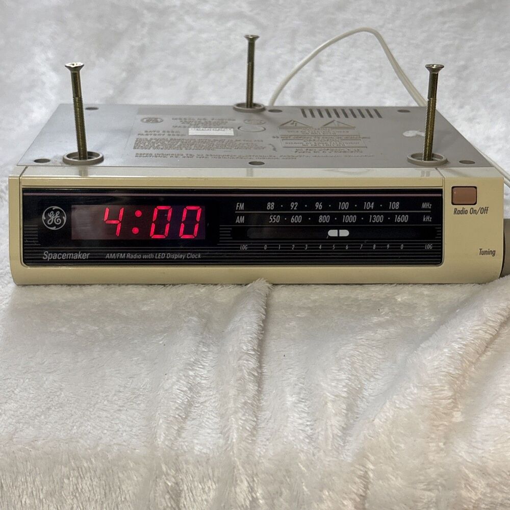 Vintage GE Spacemaker AM/FM Clock Radio Under Cabinet Model 7-4212B Tested Works